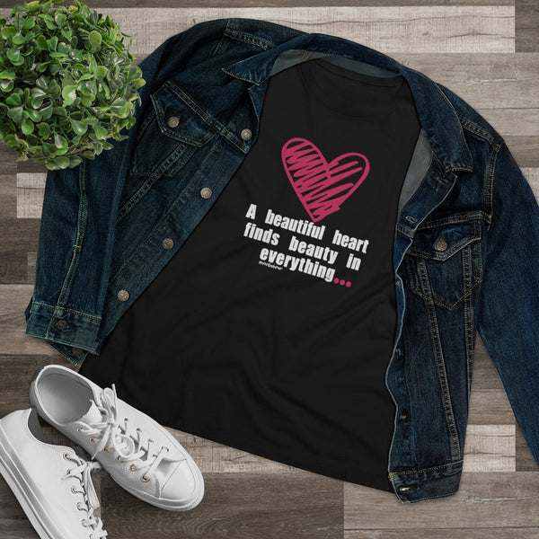 ♡ A beautiful heart finds beauty in everything :: Relaxed T-Shirt