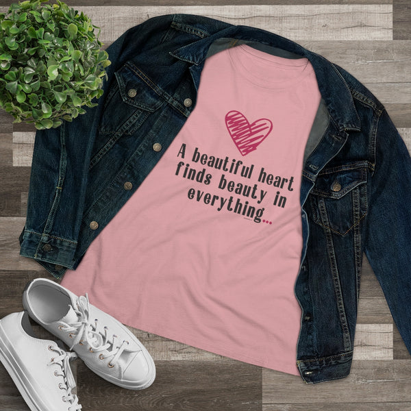 ♡ A beautiful heart finds beauty in everything :: Relaxed T-Shirt